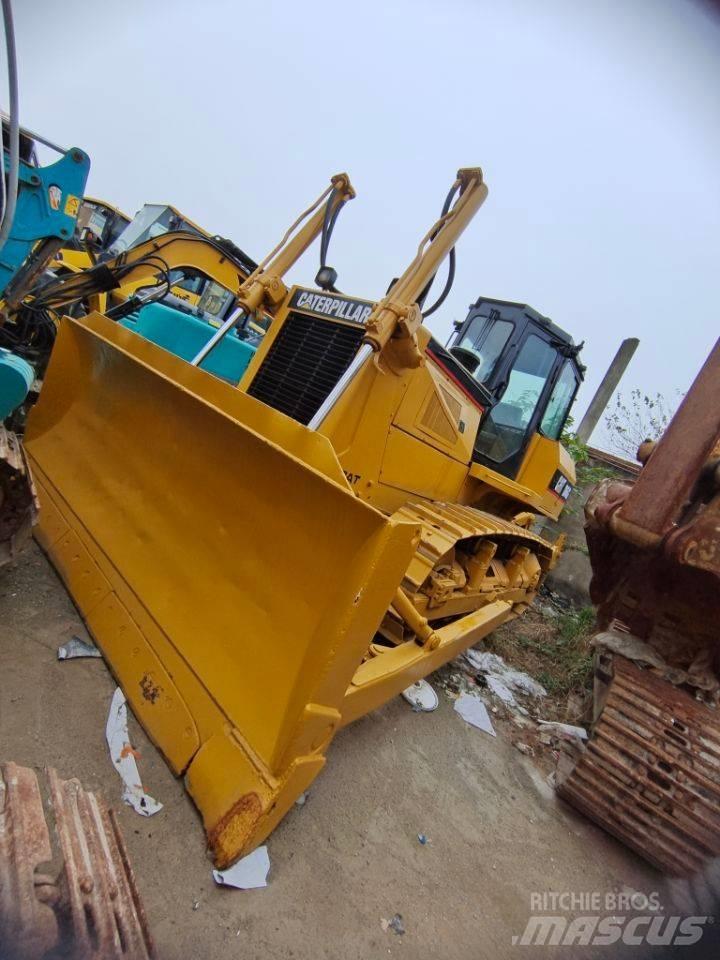 CAT D6G Kāpurķēžu buldozeri