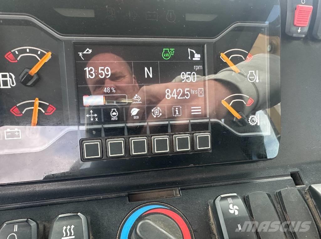 CAT 432 Ekskavatori-iekrāvēji