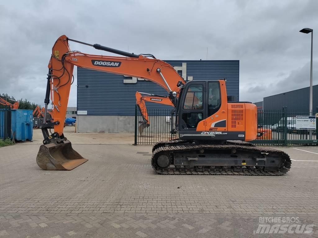 Develon DX235LCR-7 Kāpurķēžu ekskavatori