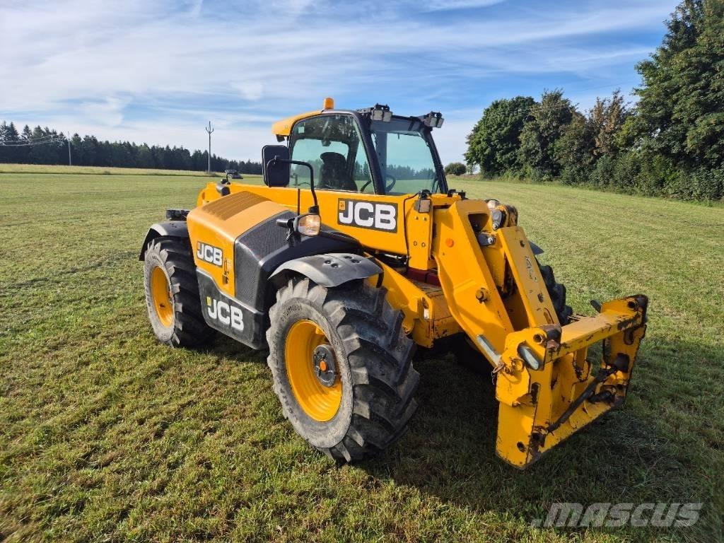 JCB 541-70 Lauksaimniecības pacēlāji