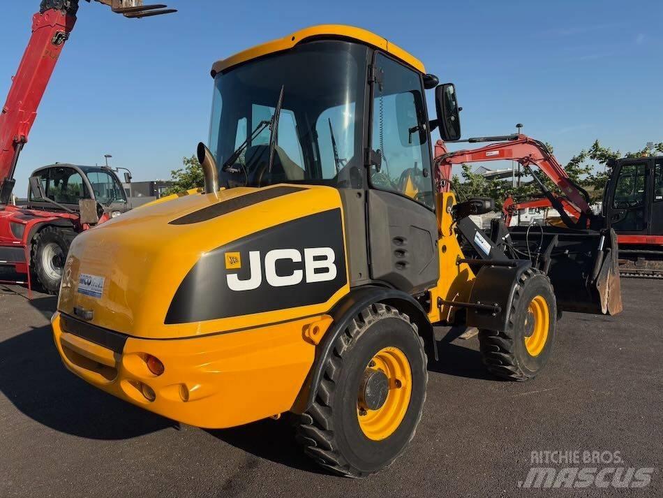 JCB 406 Iekrāvēji uz riteņiem