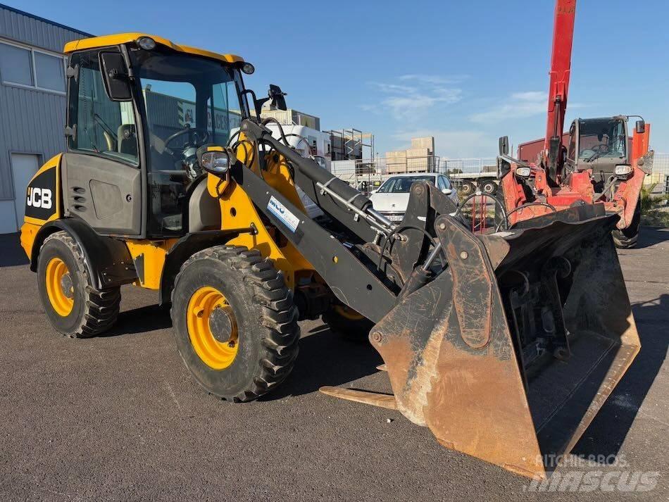 JCB 406 Iekrāvēji uz riteņiem