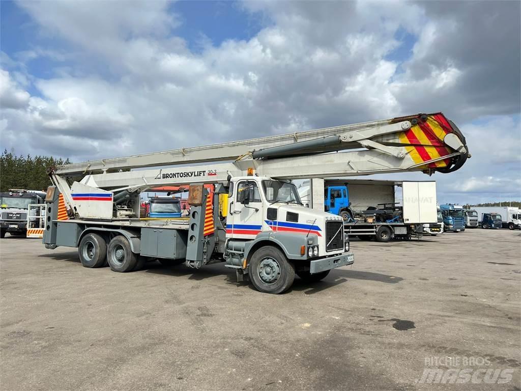 Volvo N12-1-V-6X2 Smagās mašīnas ar celtni