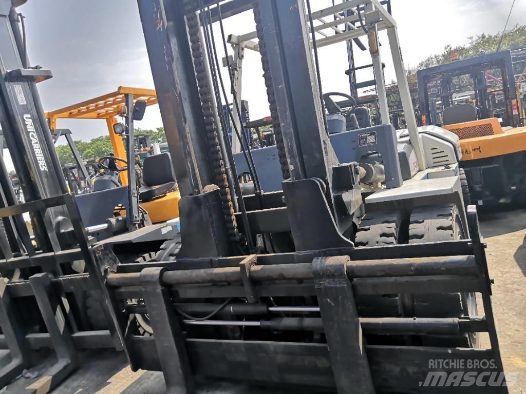 TCM 10 TON Tehnika ar dīzeļa dzinēju