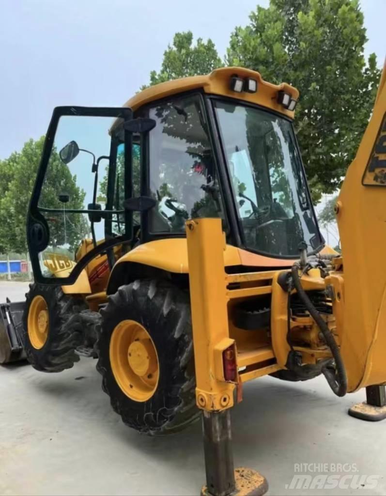 JCB 4 CX Ekskavatori-iekrāvēji