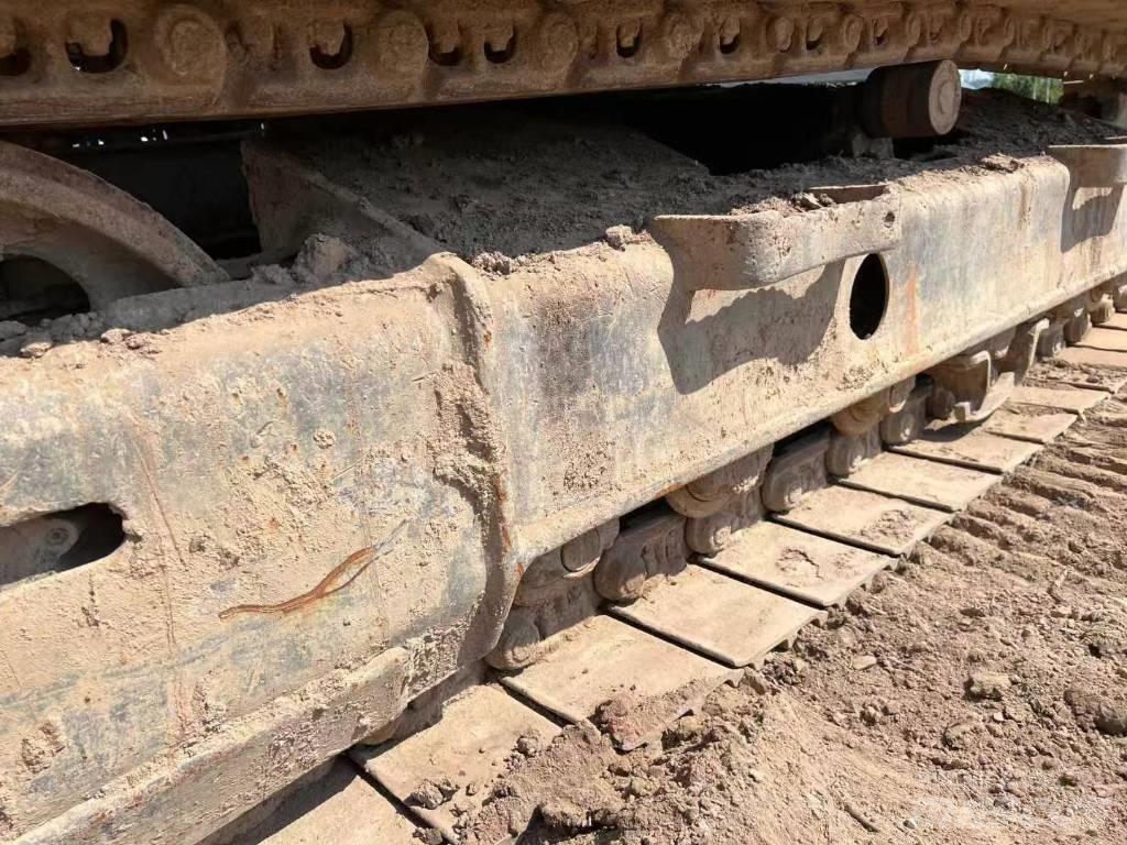Komatsu PC 130 Kāpurķēžu ekskavatori