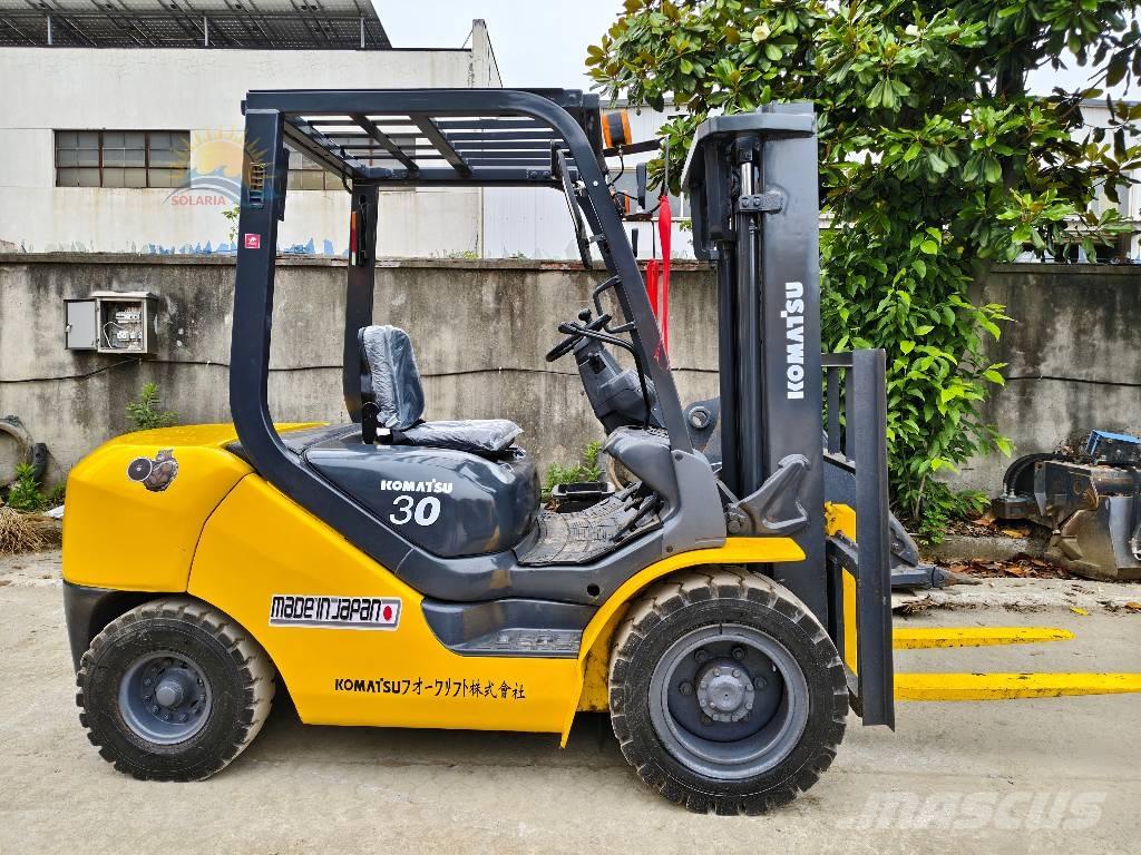 Komatsu FD30 Tehnika ar dīzeļa dzinēju