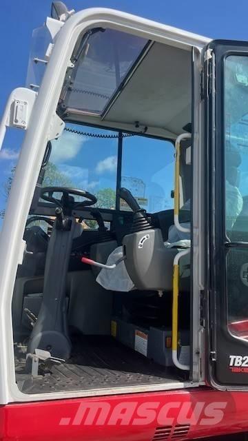 Takeuchi TB295W Ekskavatori uz riteņiem