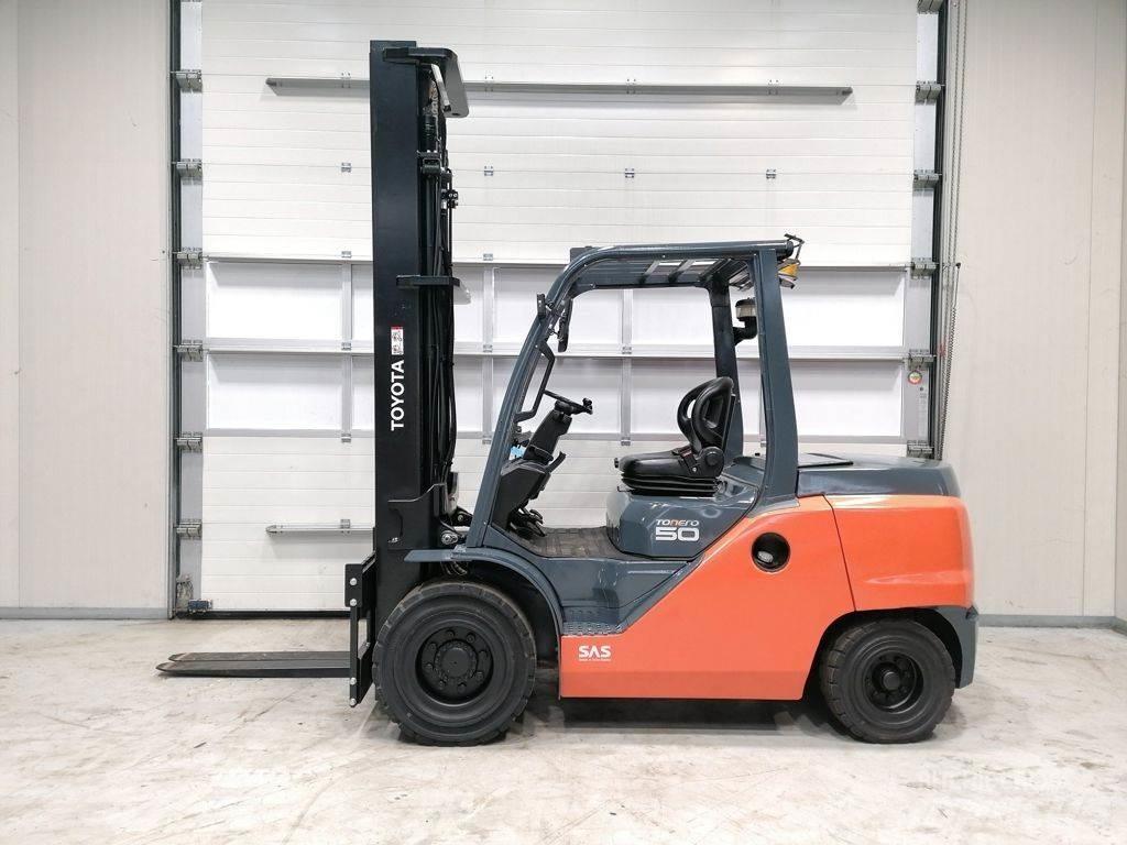 Toyota 40-8FD50N Tehnika ar dīzeļa dzinēju