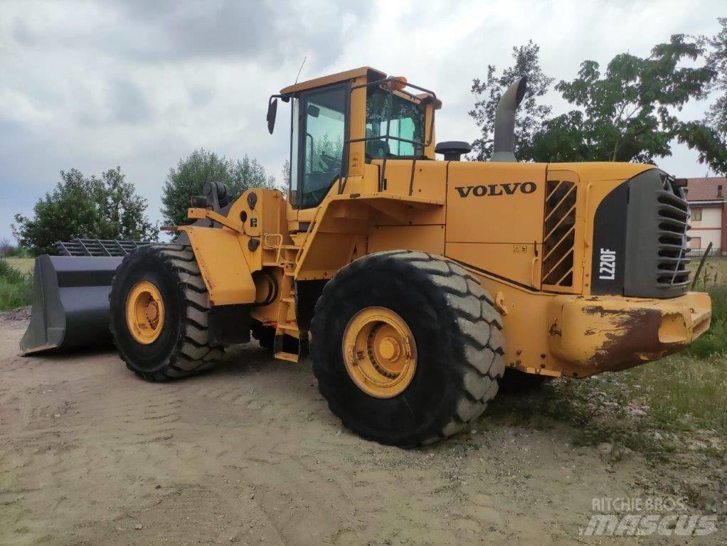 Volvo L 220 F Iekrāvēji uz riteņiem