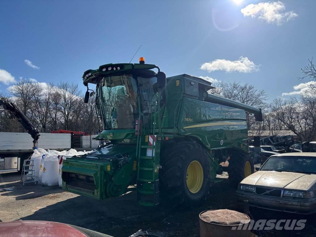 John Deere T670 Ražas novākšanas kombaini