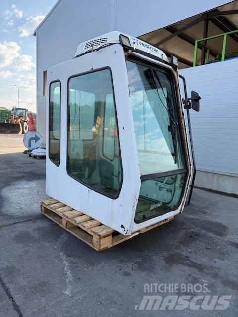 Liebherr CAB SERIE B Kabīnes un interjers