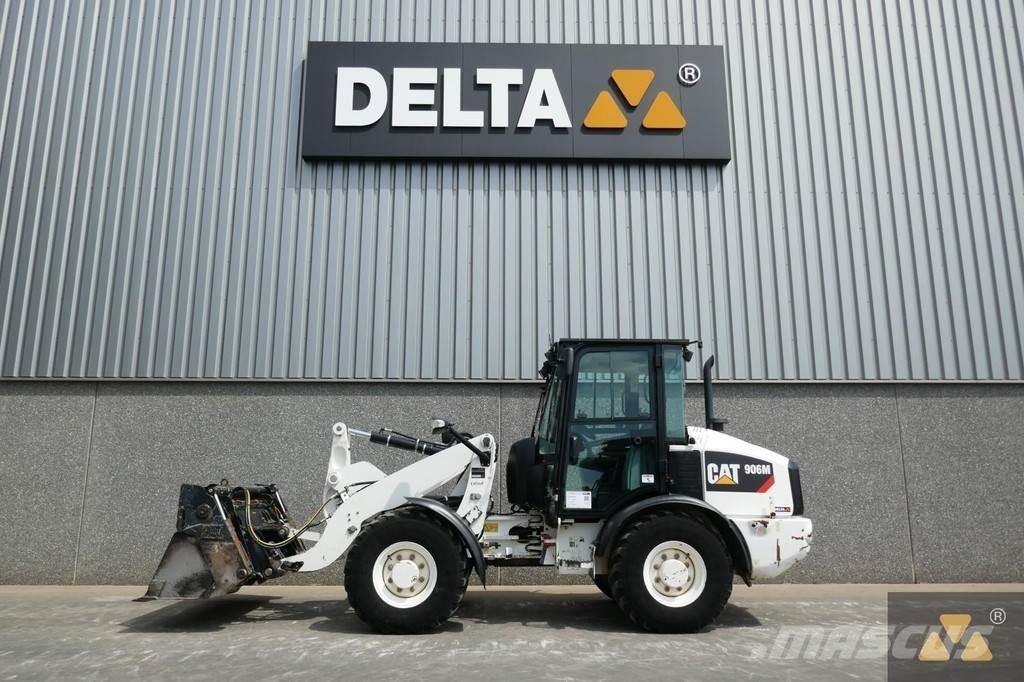 CAT 906M Iekrāvēji uz riteņiem