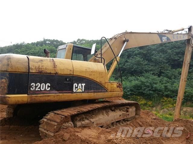CAT 320 C Ekskavatori tālās sniedzamības darbiem
