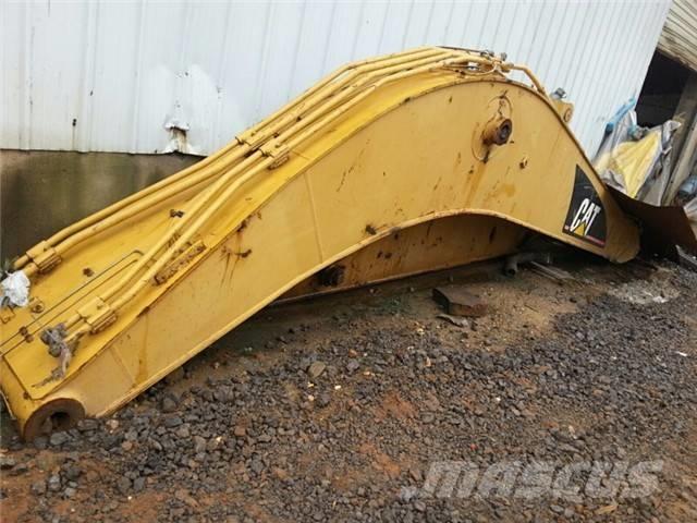 CAT 320 C Ekskavatori tālās sniedzamības darbiem