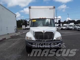 International 4300 Furgons