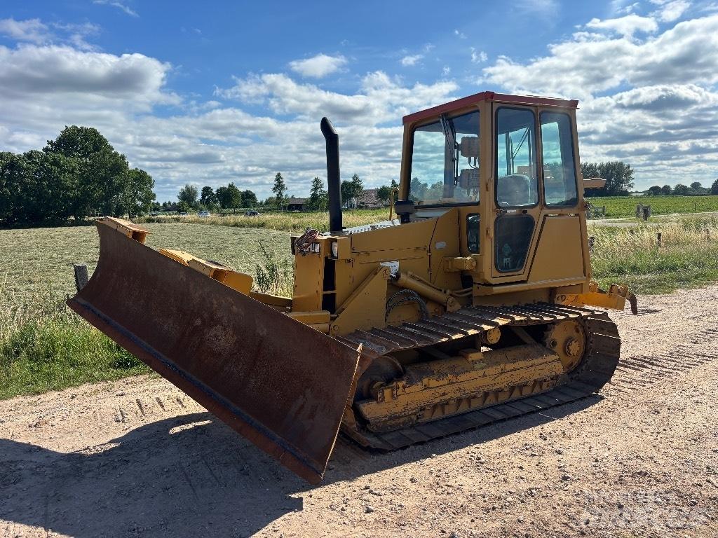 CAT D 4 C Kāpurķēžu buldozeri