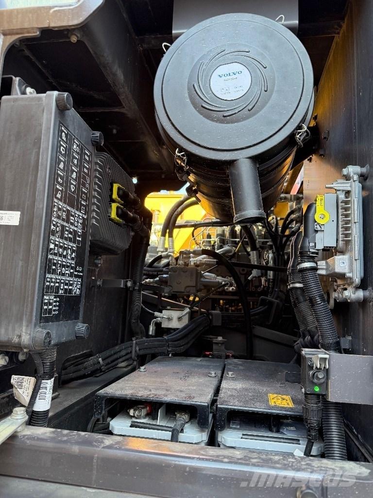 Volvo EC220E Kāpurķēžu ekskavatori