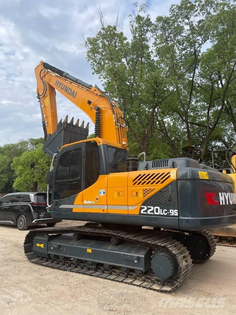 Hyundai 220LC-9S Vidēja lieluma ekskavatori 7 t - 12 t
