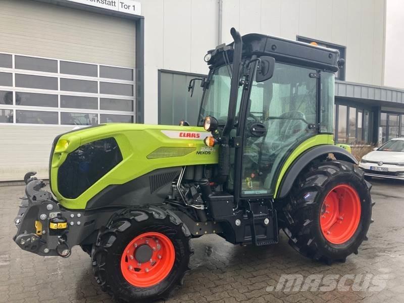 CLAAS NEXOS 240 S Traktori