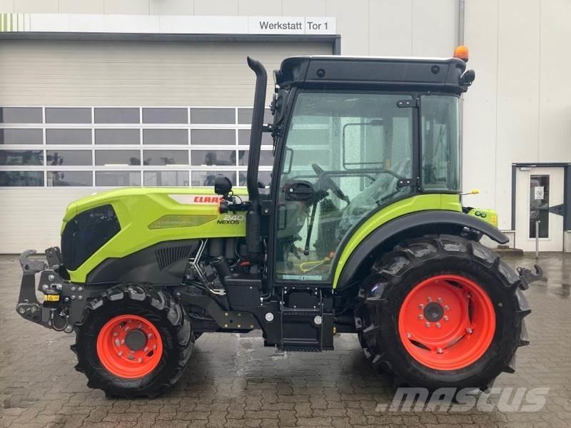 CLAAS NEXOS 240 S Traktori