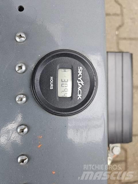 SkyJack SJIII 4632, Šķerveida pacēlāji