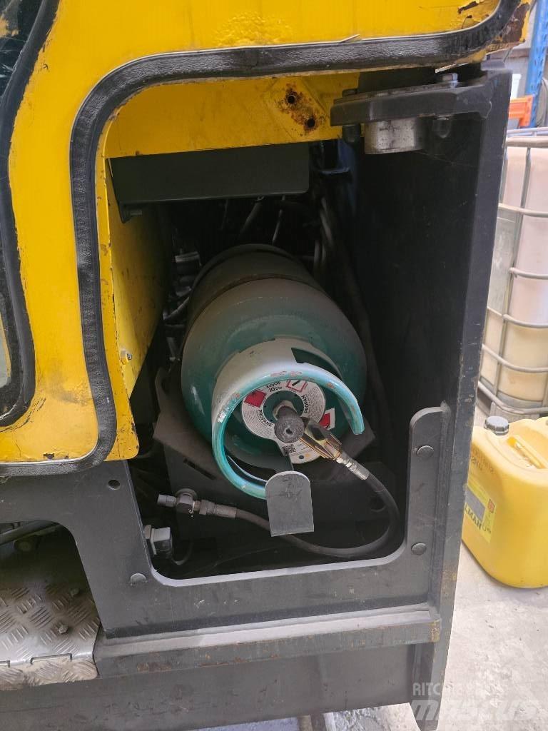 Combilift C4000LPG Četru virzienu krāvēji