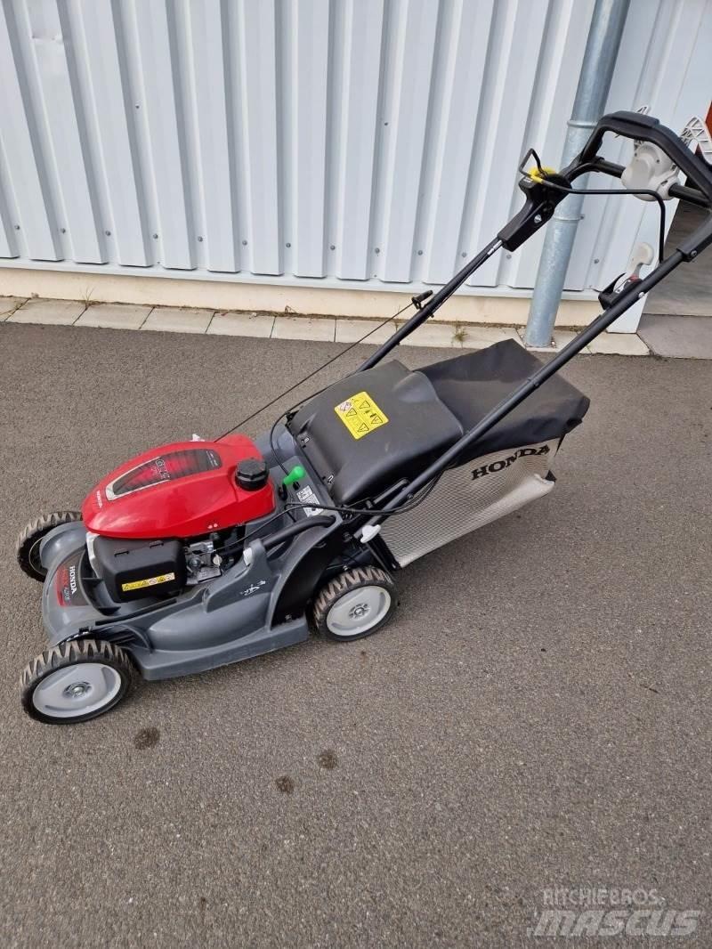 Honda HRX 476 VY Mauriņa traktors