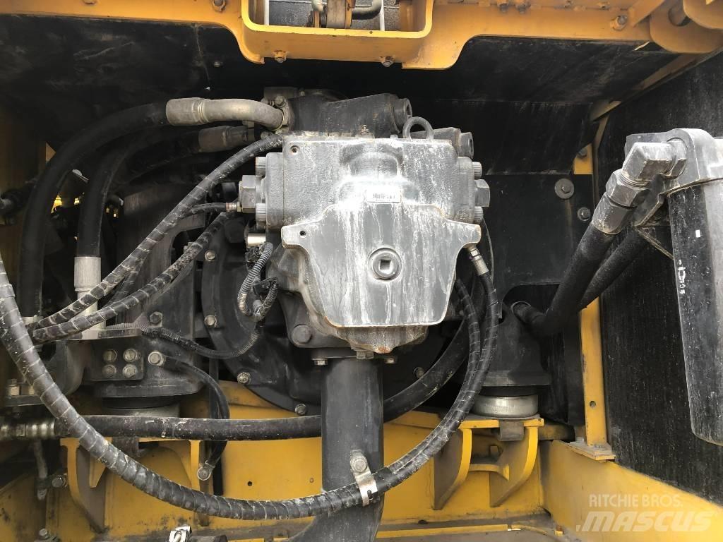 Komatsu 300 -7 Kāpurķēžu ekskavatori