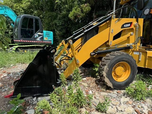 CAT 420 F Ekskavatori-iekrāvēji
