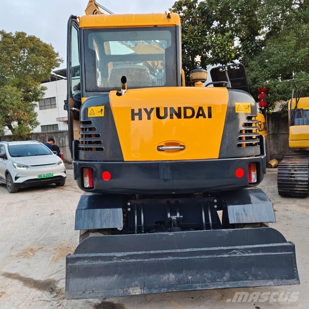 Hyundai 60 W VS Ekskavatori uz riteņiem