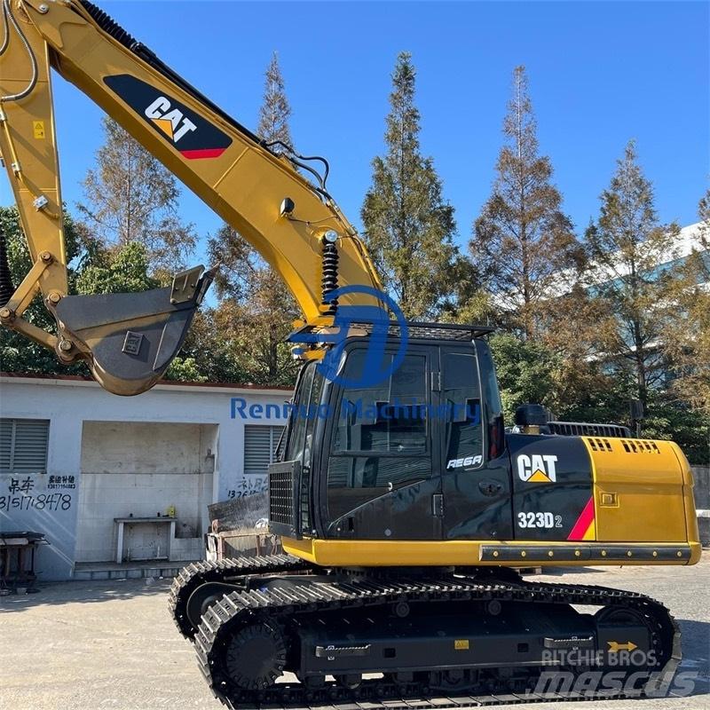 CAT 323D2 Kāpurķēžu ekskavatori