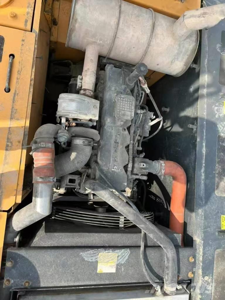 Hyundai 215VS Kāpurķēžu ekskavatori