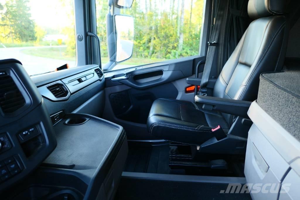 Scania R590B6x2nb Treileri ar āķi