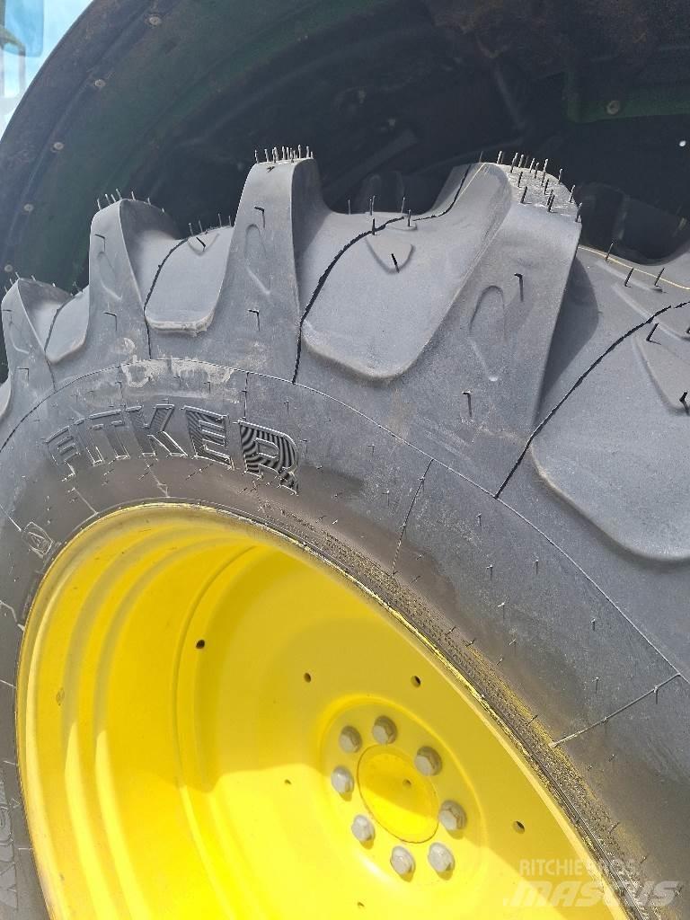 John Deere 6110R Traktori