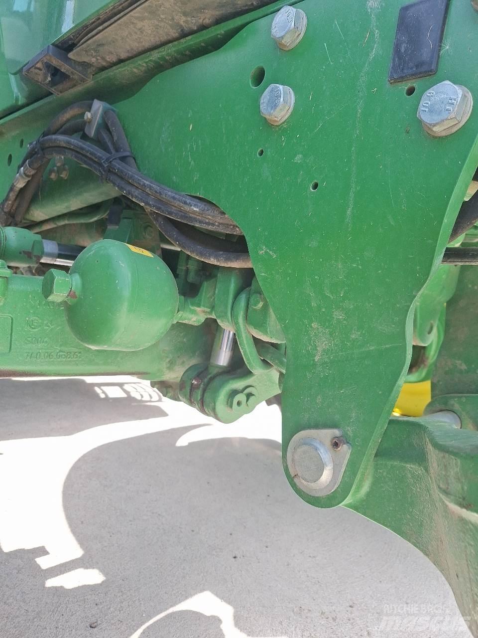 John Deere 6110R Traktori