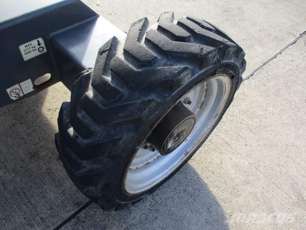 JLG 340 AJ (511) Kompakts pacēlājs ar rotējošu strēli