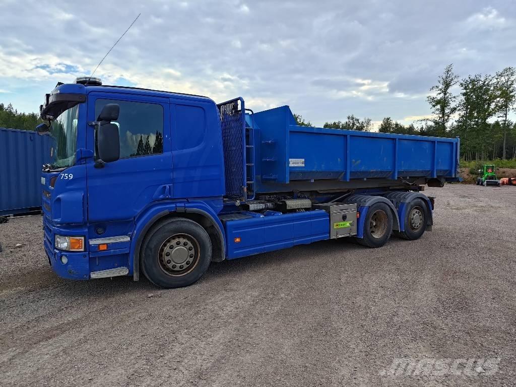 Scania P 400 Treileri ar āķi
