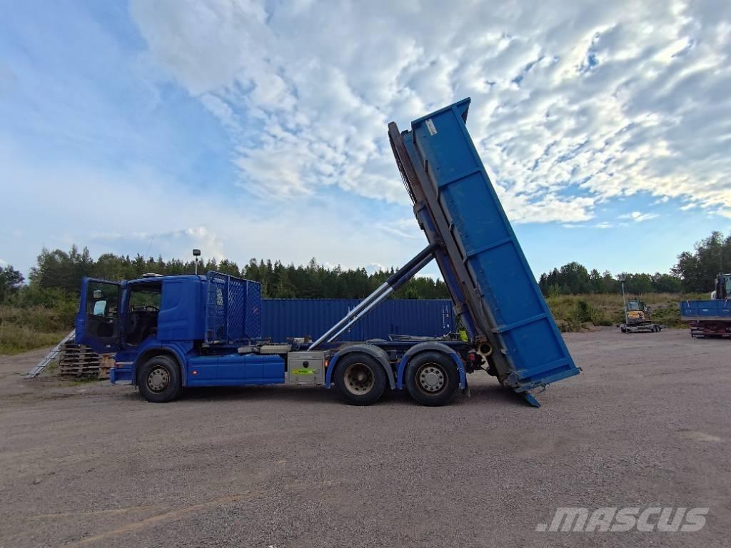 Scania P 400 Treileri ar āķi