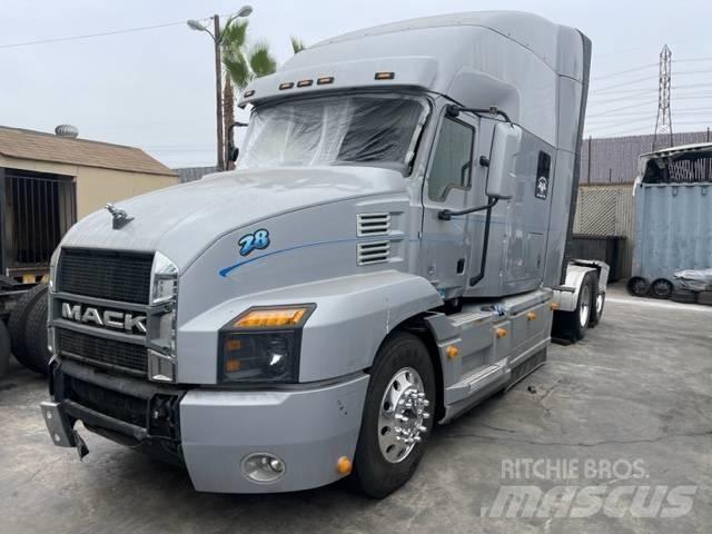 Mack Anthem Vilcēji