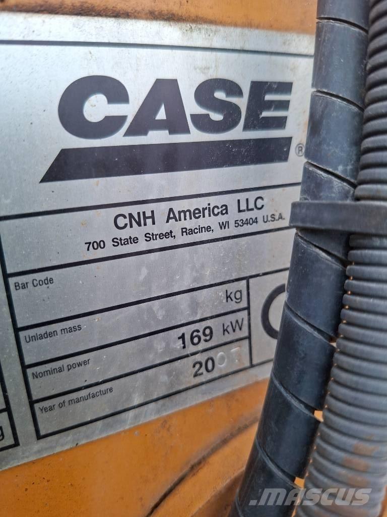 CASE 821 E Iekrāvēji uz riteņiem