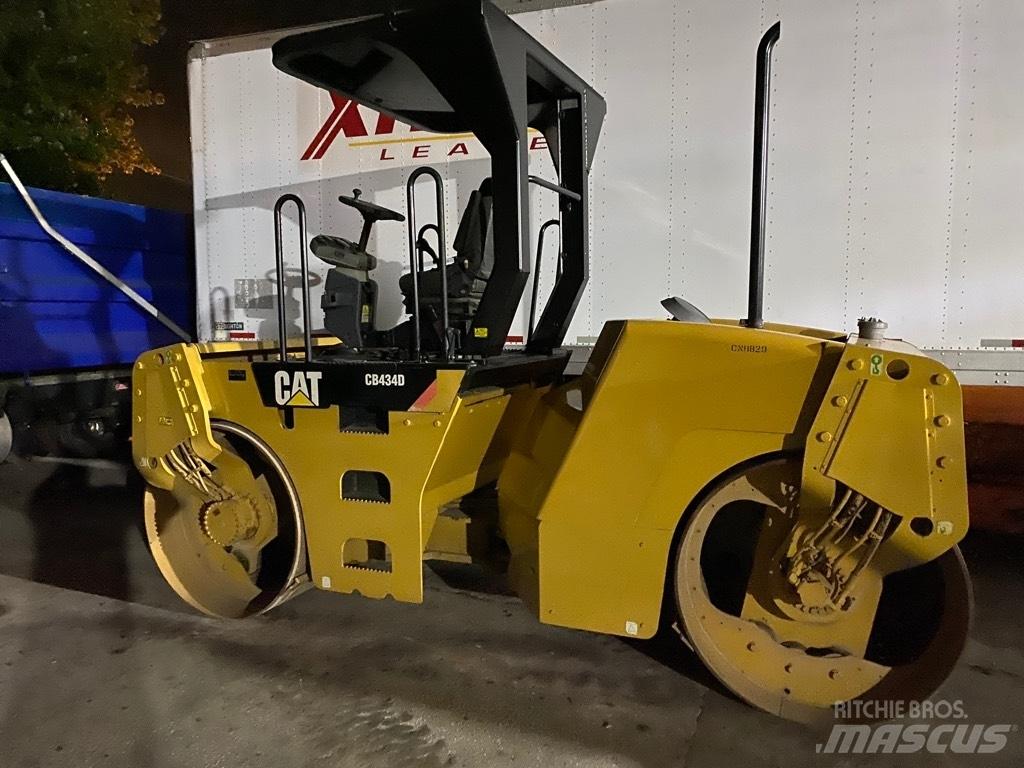 CAT CB 434 D Divvalču grunts veltņi