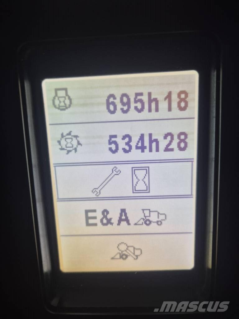 New Holland TC 5.90 Ražas novākšanas kombaini