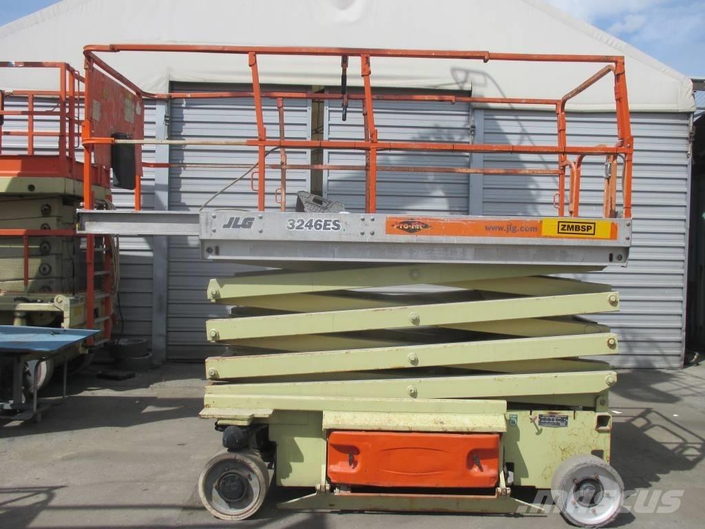 JLG 3246 ES Šķerveida pacēlāji