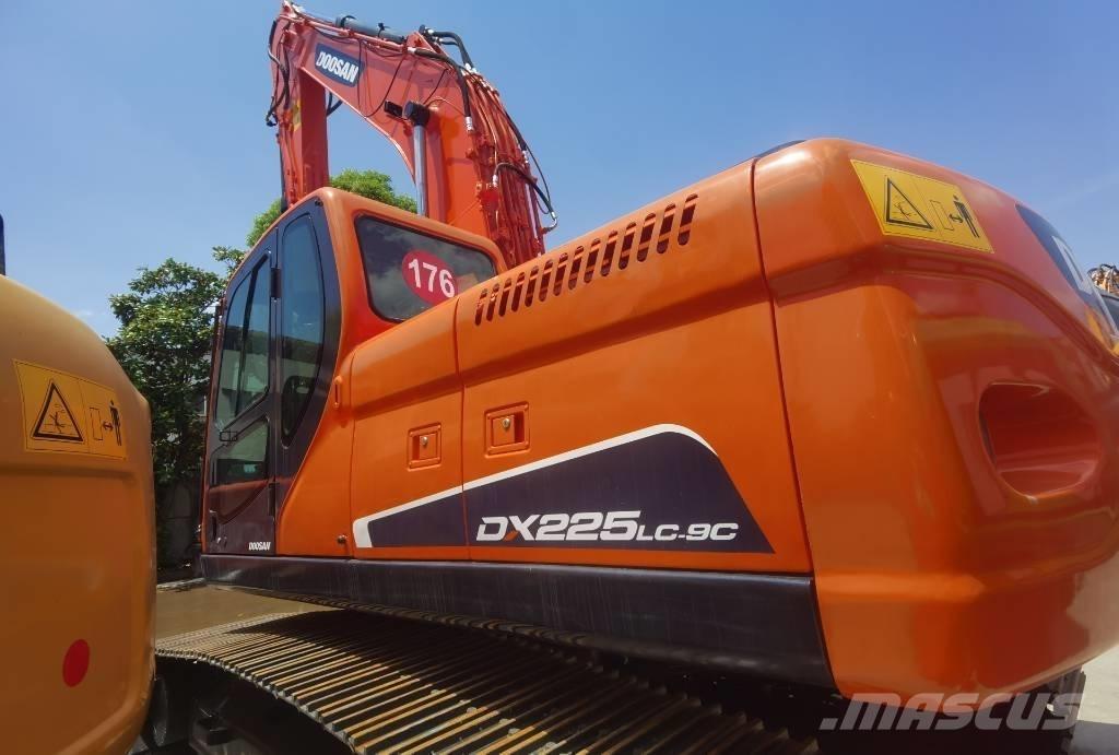 Doosan DX 225 LC-9C Kāpurķēžu ekskavatori