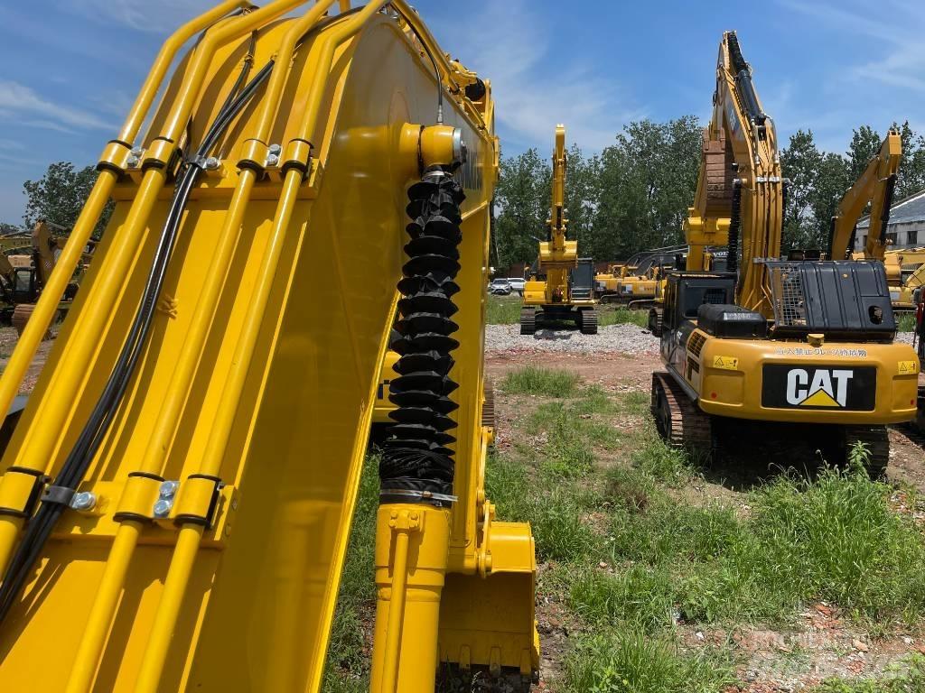 Komatsu PC 220 Kāpurķēžu ekskavatori