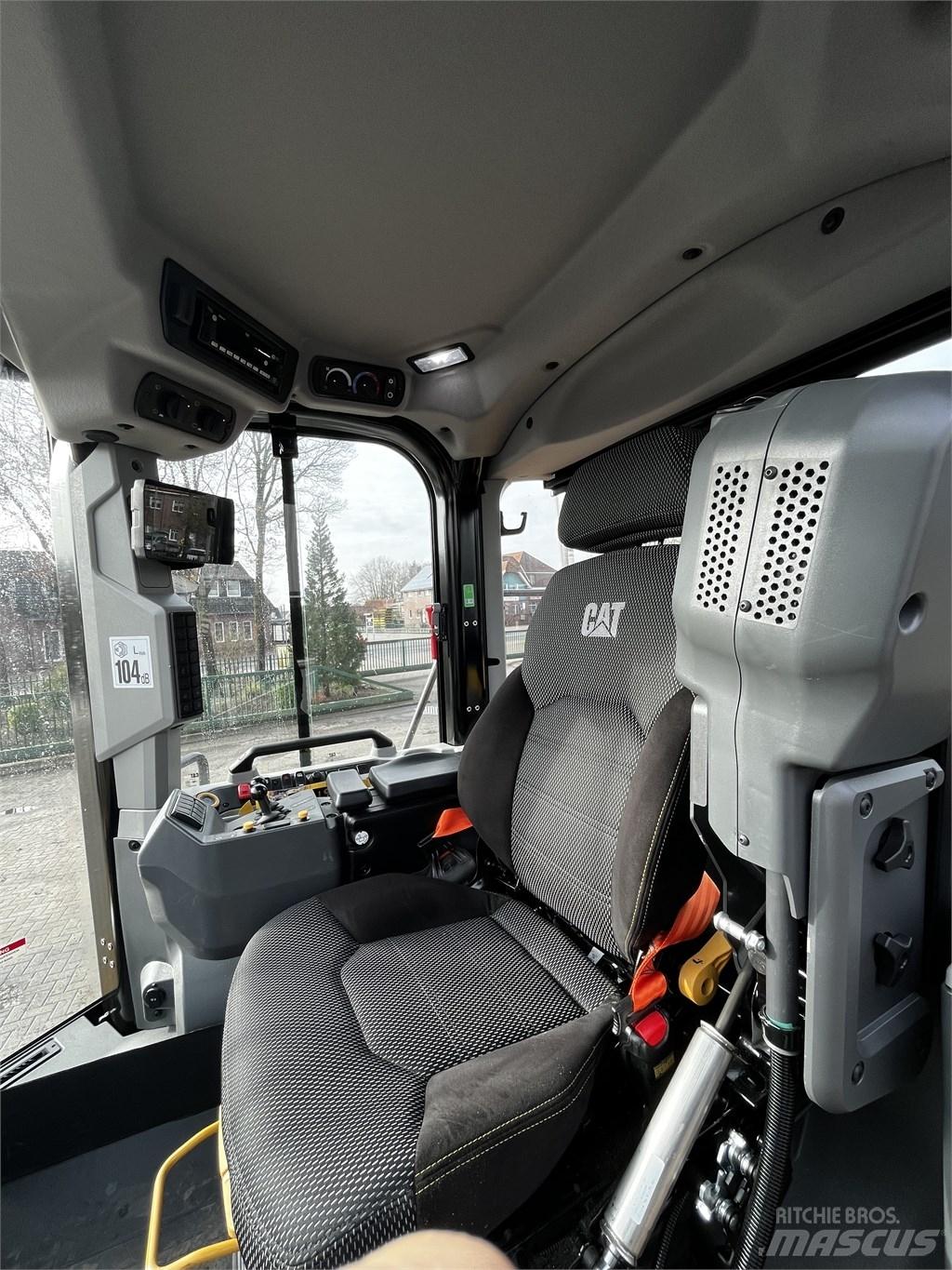 CAT 962 Iekrāvēji uz riteņiem
