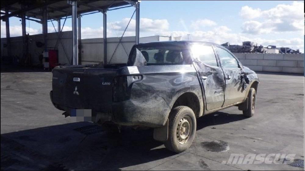 Mitsubishi L 200 4 Vieglais kravas automobilis/izkraušana no sāniem