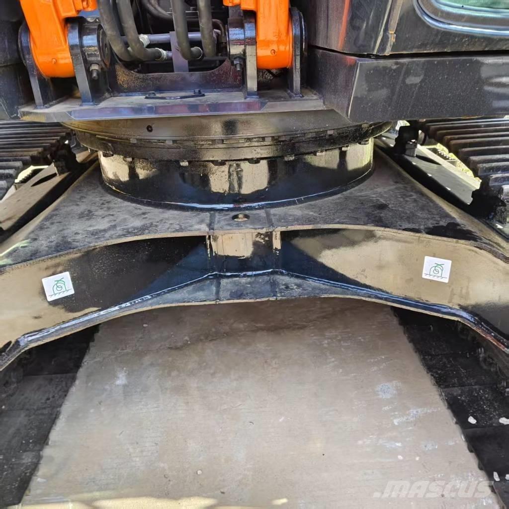 Hitachi ZX 130 LC Kāpurķēžu ekskavatori