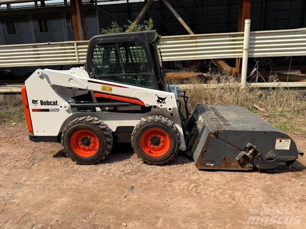 Bobcat S 550 Lietoti riteņu kompaktiekrāvēji
